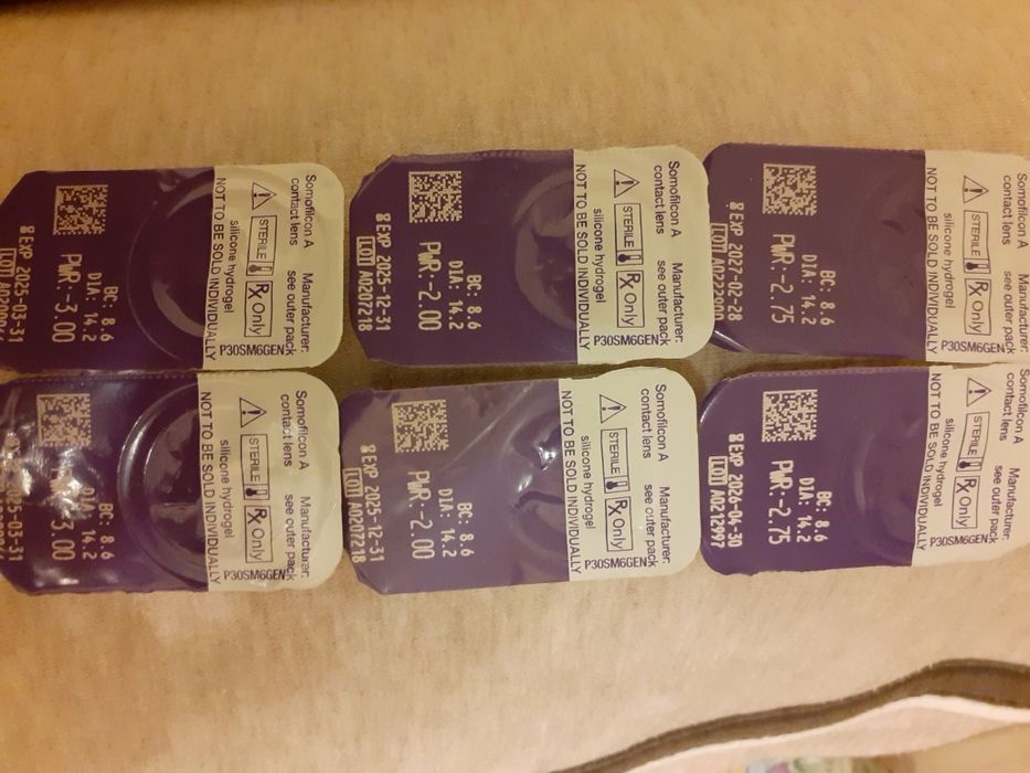 Месечни контактни лещи