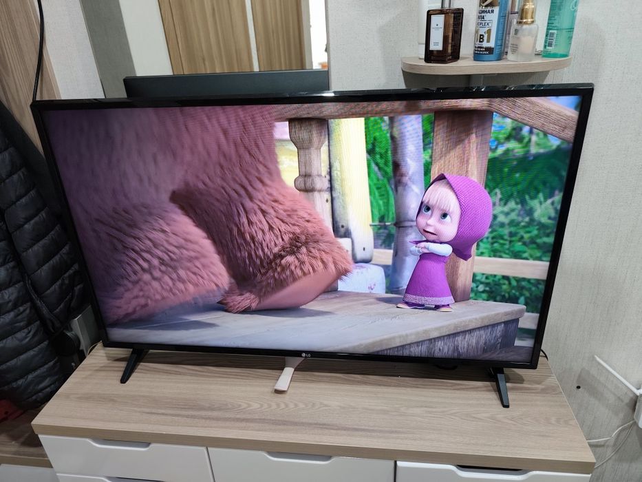 Телевизор LG Смарт 108 см диагональ