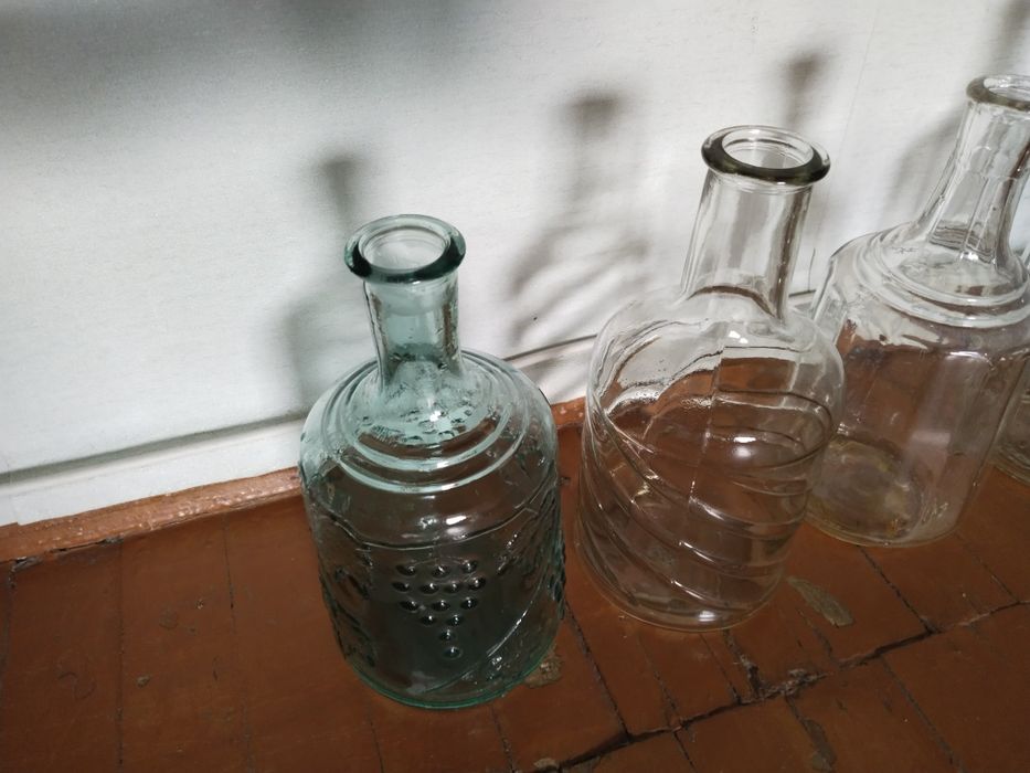 Графины из Советского союзаи бутыль для вина .