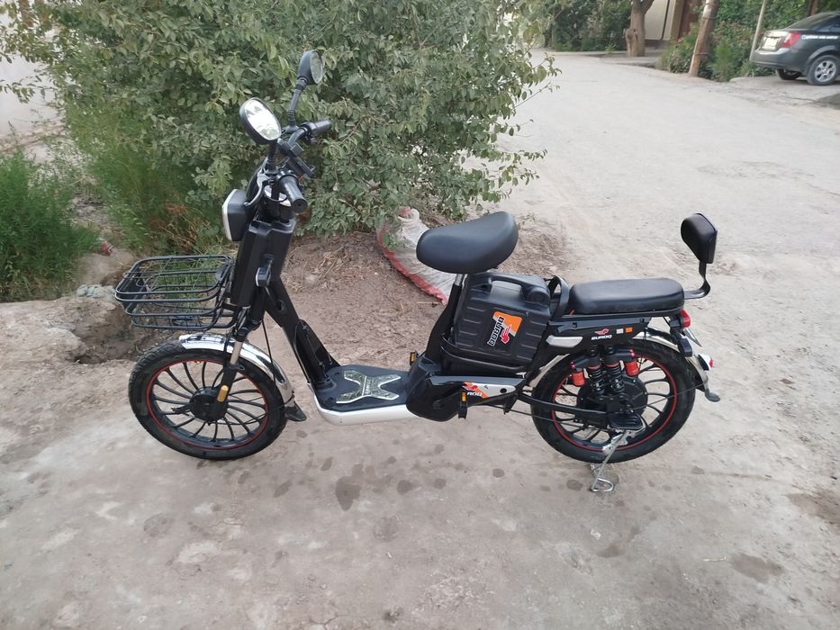 Moped-Skuter 2025yil