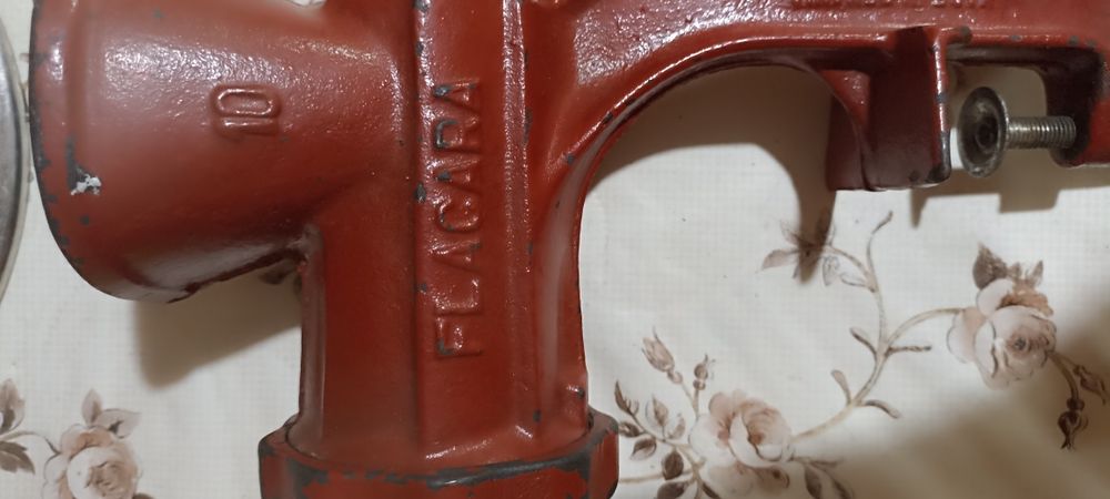 Мелачка за домати и месо - ръчна