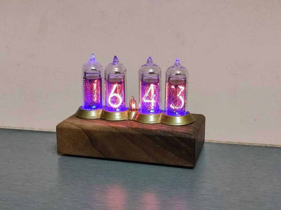 Продаются часы на газоразрядных индикаторах Nixie!