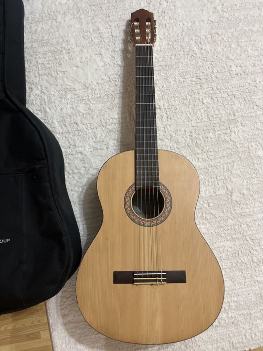 Гитара «yamaha”.