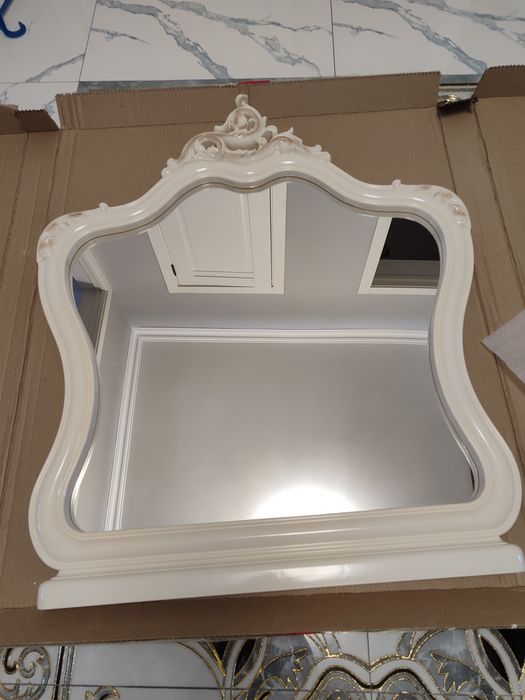 Продам новую зеркалу.