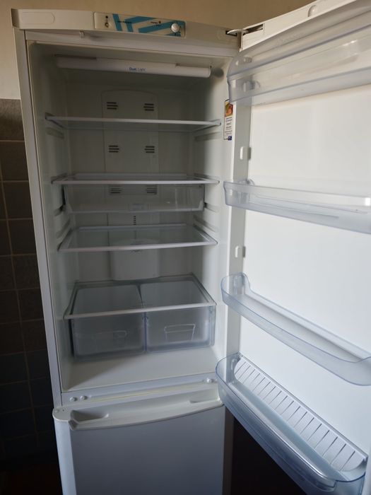 Холодильник indesit