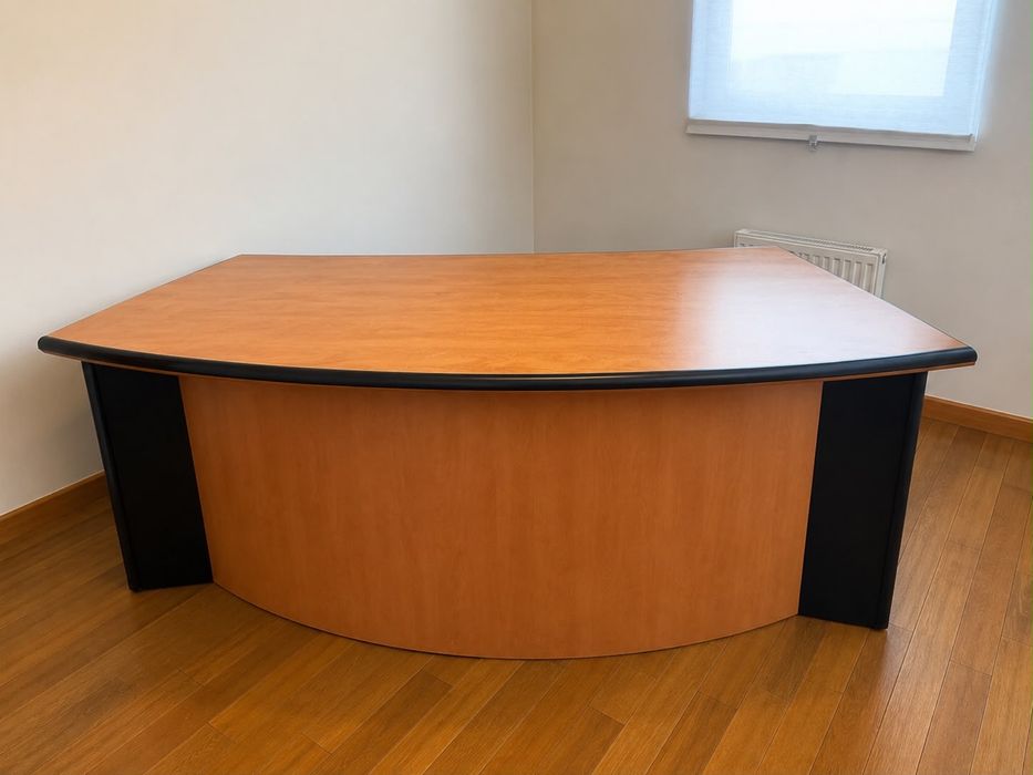 Mobilier birou executiv complet – birou + bibliotecă + comodă – stare foarte bună