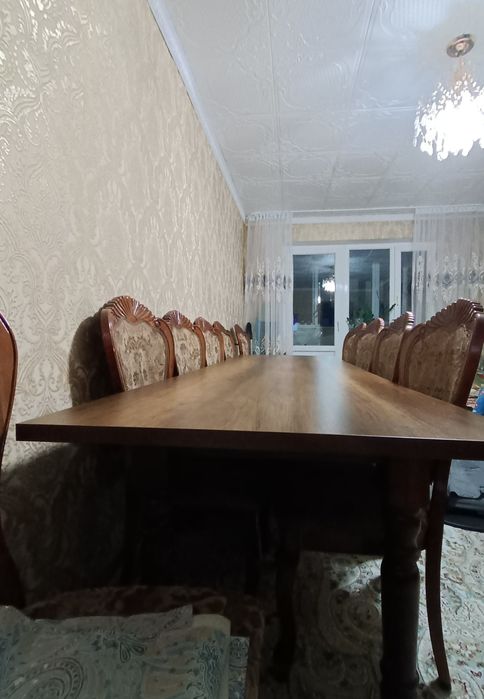 Продам обеденный стол из натурального дерева