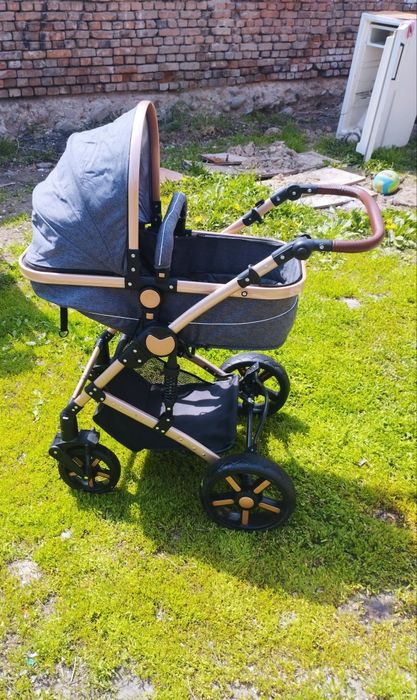 Коляска прогулочная