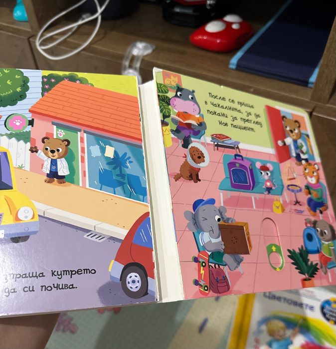 Лот детски музикални играчки, магнитен конструктор и книги с капачета