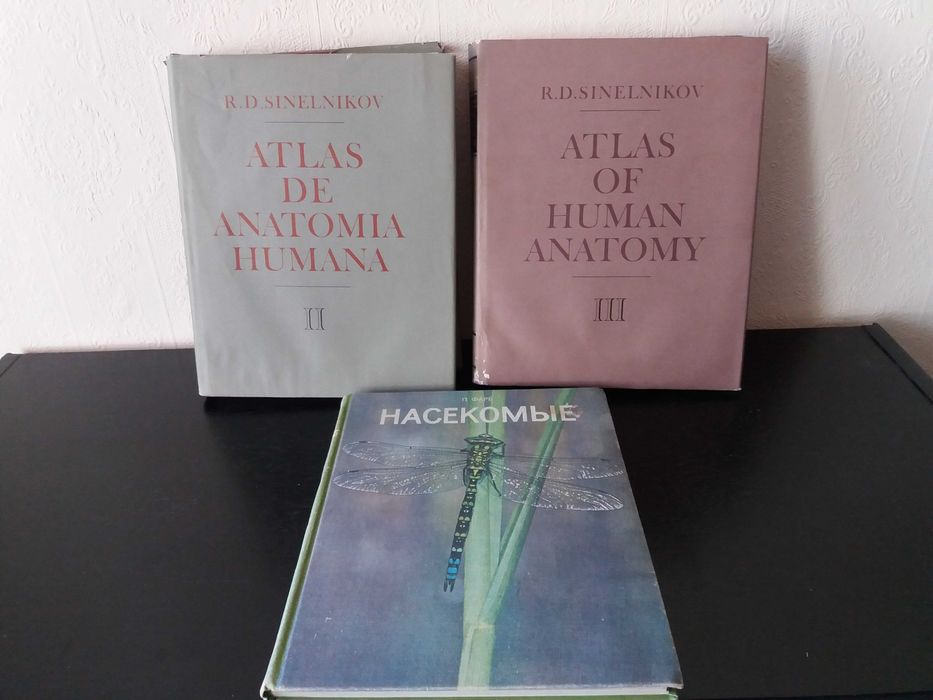 Учебници, eнциклопедии, книги от различни научни сфери.