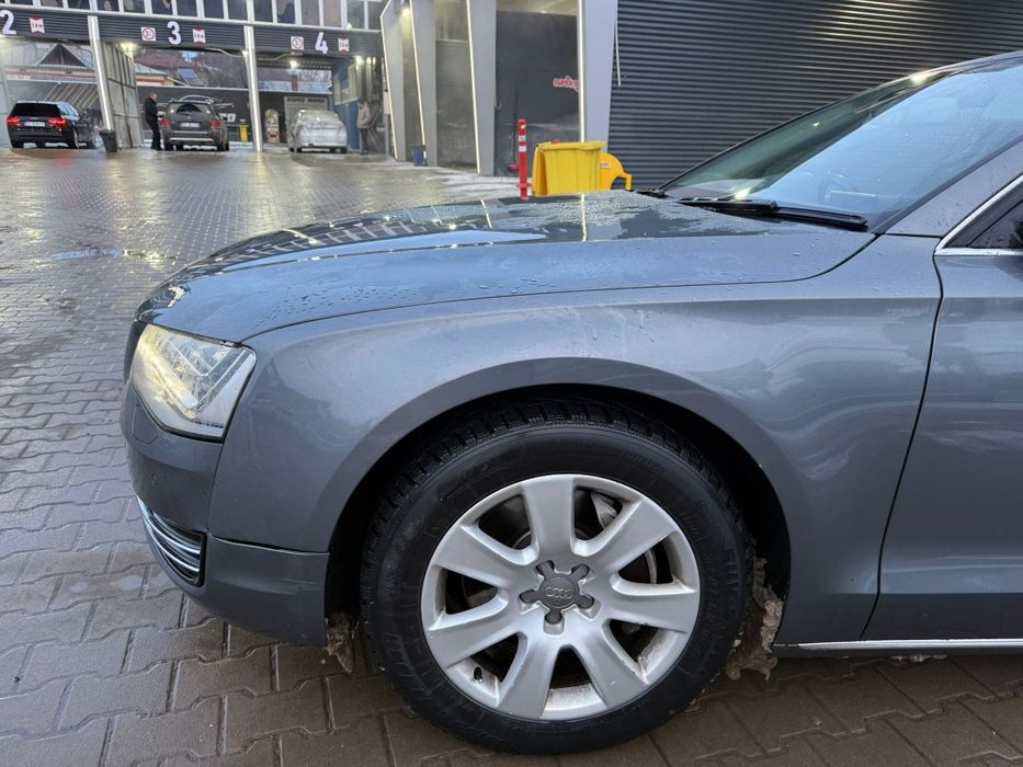 Dezmembrez Audi A8 4H / 230 mii km / trager/faruri/bara