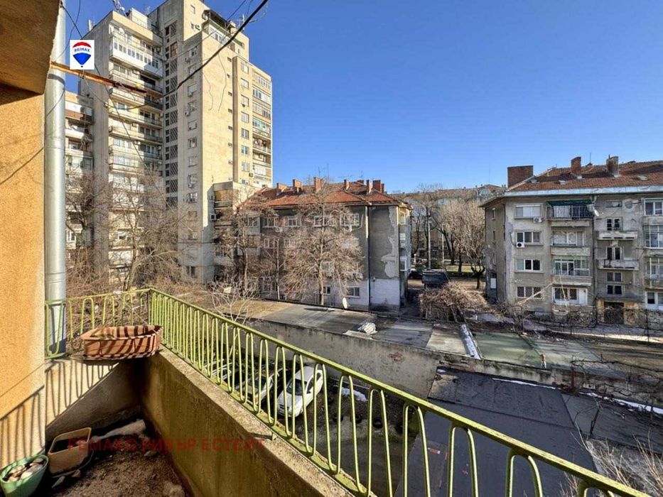 Продава се Двустаен апартамент в Русе, Център - 60 кв.м за 982 €/кв.м - Снимка #3