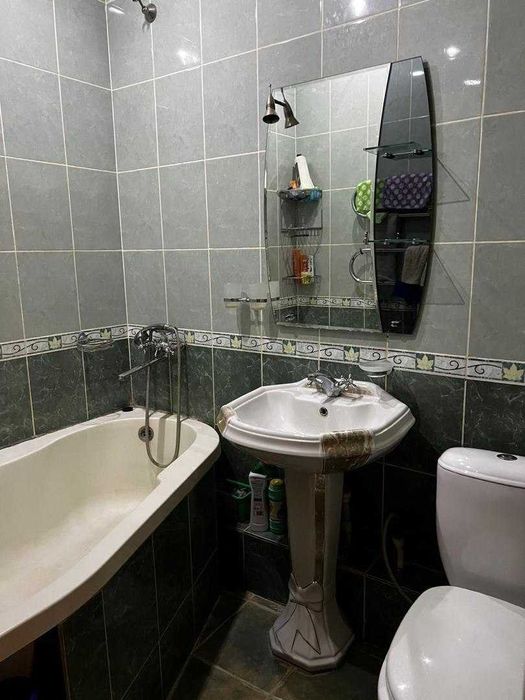 квартира ЯНГИ БОЗОР 3-ком в центре г. Навои, 3 этаж. Ул. Жасорат 10