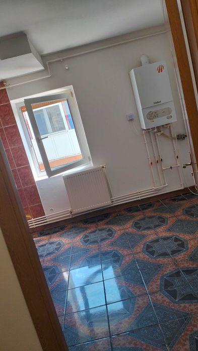 Vând apartament semidecomandat