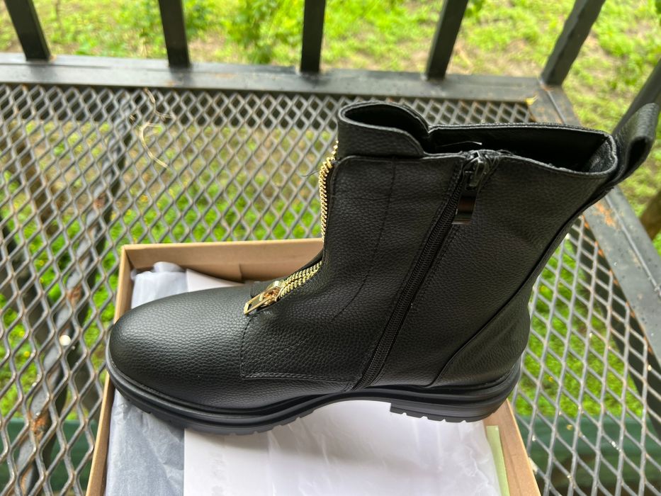 Ghete dama noi la cutie