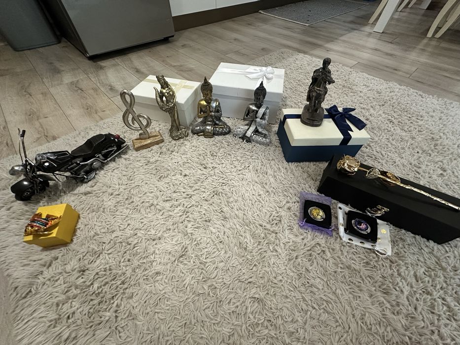 Статуетки - луксозни