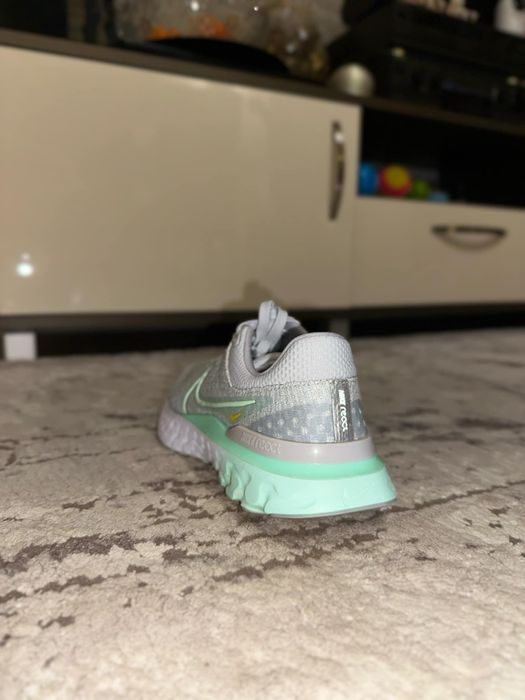 Маратонки  Nike 38 номер