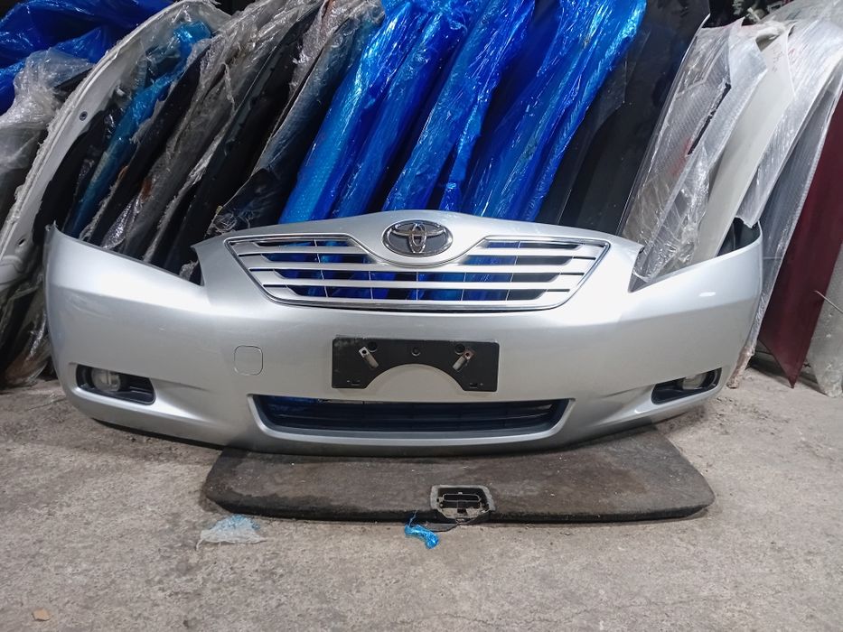 Передний бампер Toyota Camry 40