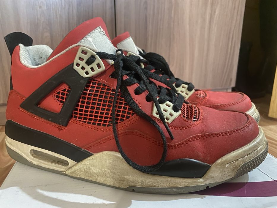 Айр джордан 4 красного цвета