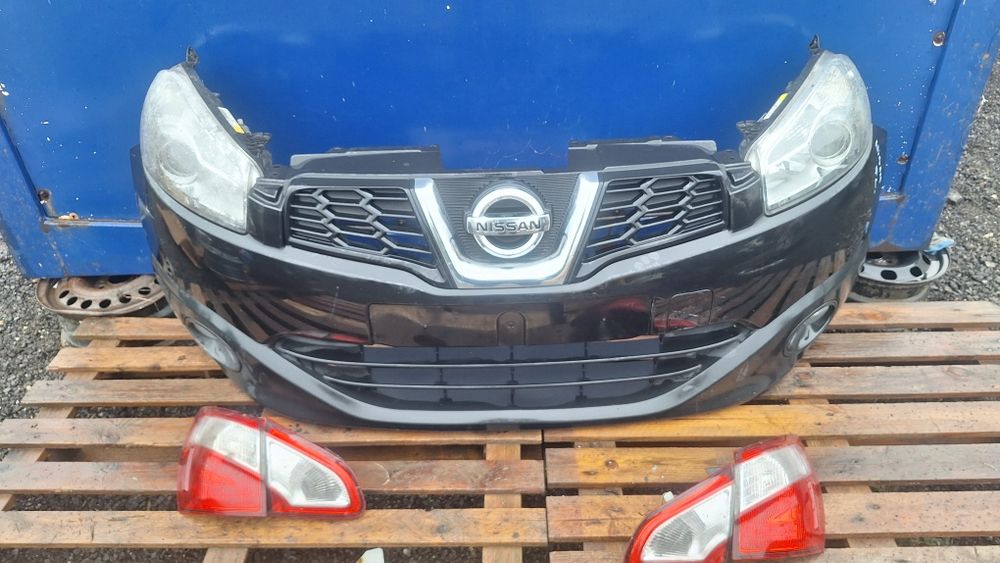 Bara fata Nissan Qashqai facelift 2013 faruri lupa triple grile proiectoare