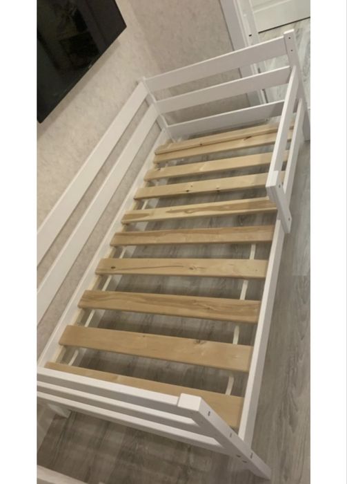 Кровать с матрасом