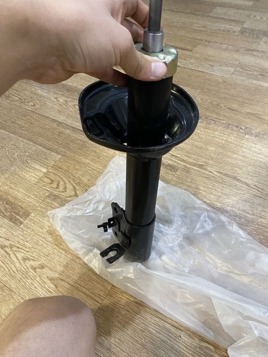 Продам стойки на мазду 626 новые