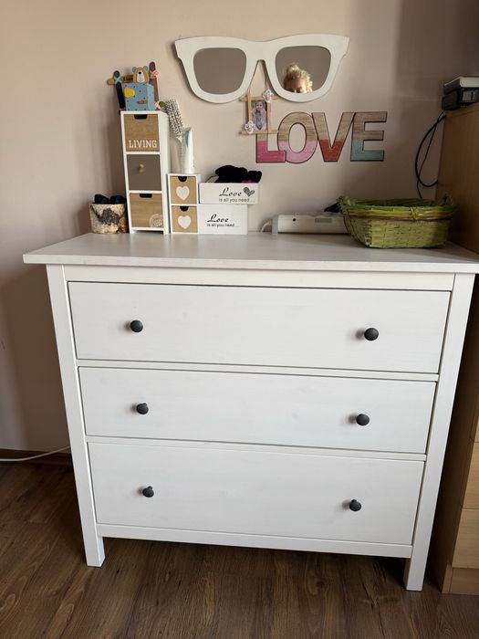 Скрин с три чекмеджета