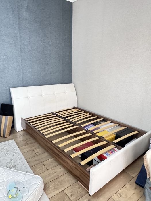 Кровать двуспальная