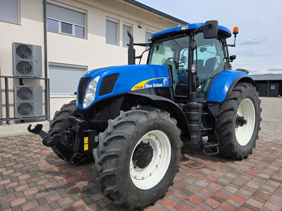 Tractor New Holland T7030