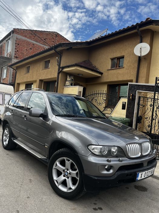 BMW X5 колата е в много добро  състояние за годините си