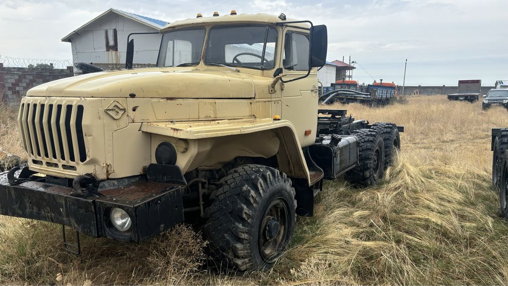 Продается автомашин урал тягач