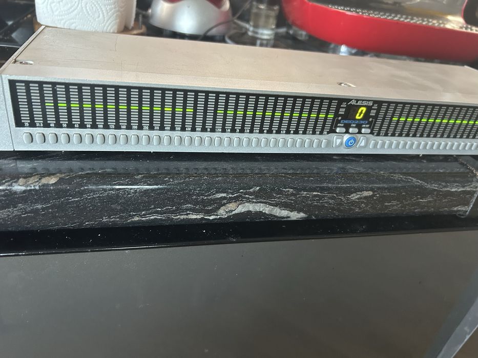 Alesis DEQ 230 digital equalizer еквалайзер