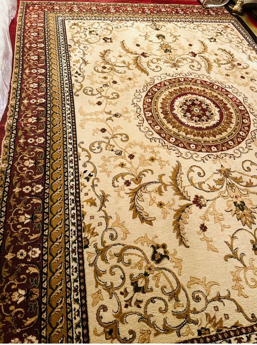 Кілем размері 3*4 осы кілемнен 2 шт бар