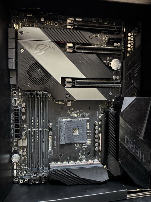 *NU BOOTEAZA* Placa de baza ROG Crosshair VIII Hero Wifi