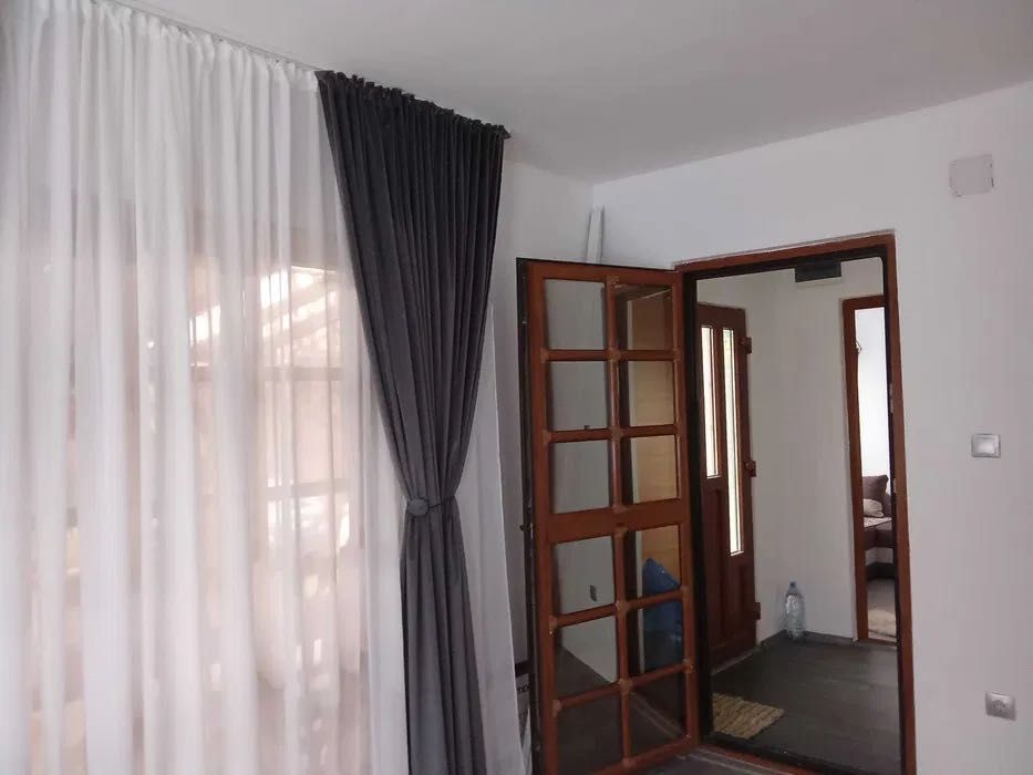 Casă cu teren 1.200 mp, panouri solare 3 kW – Soveja, Vrancea
