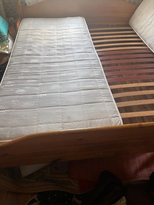 Продам кровать с матрасом