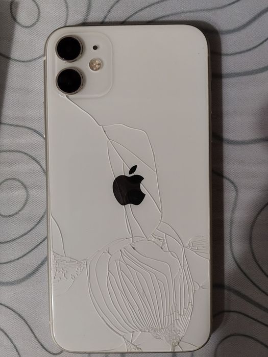 iPhone 11 белый на 128гб