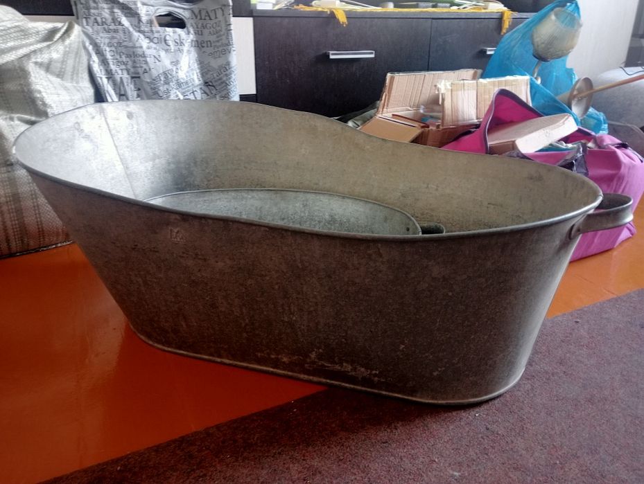 таз оцинкованный.