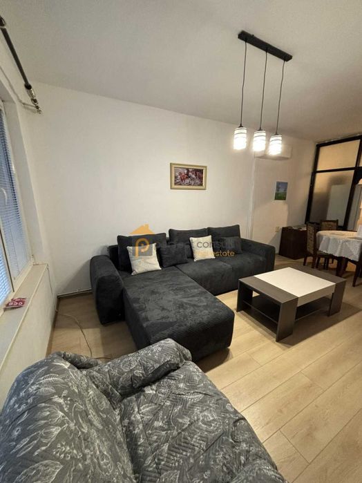 Дава се под наем Тристаен апартамент в Пловдив, Център - 80 кв.м за 478.38 € - Снимка #1