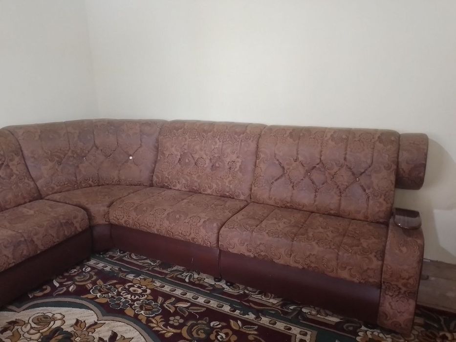 Tezda kireslo divan sotiladi