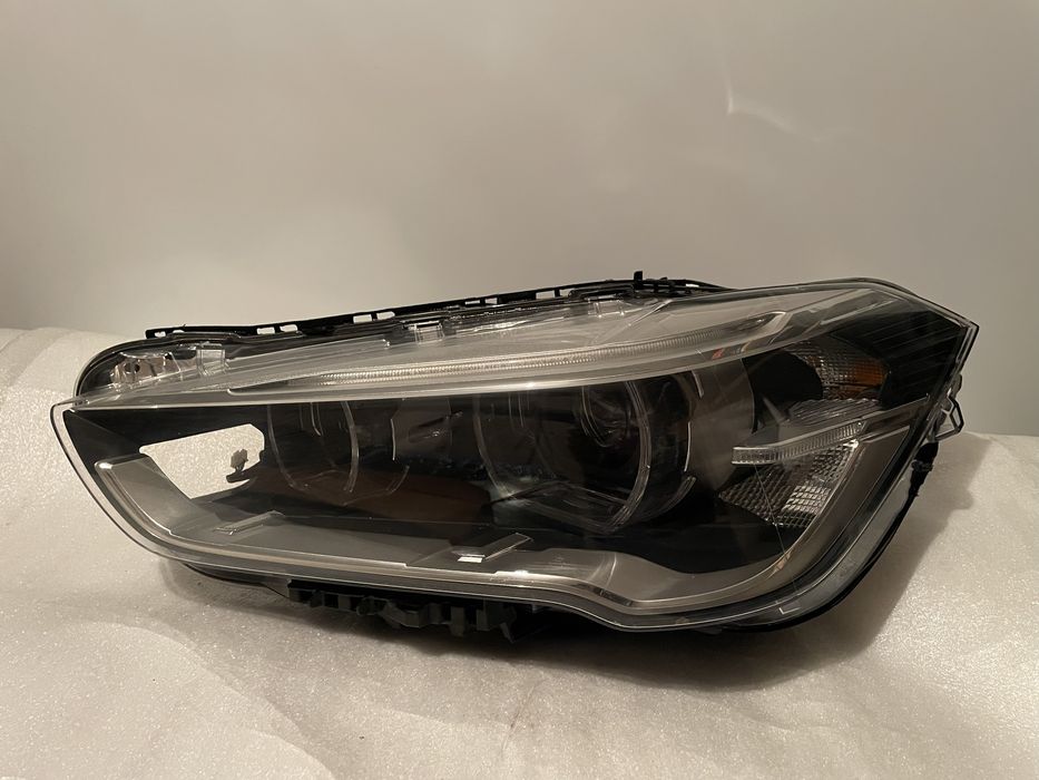 Far stanga BMW X1 F48 F49 Full Led