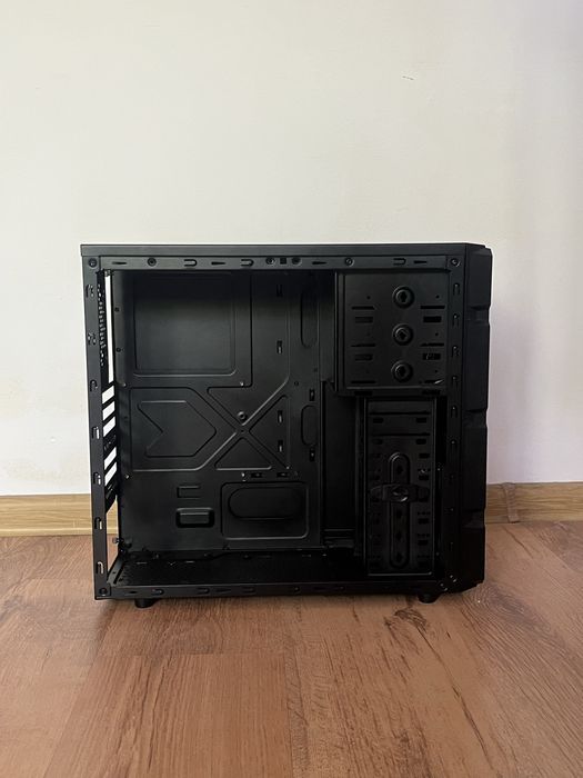 Кутия за компютър Cooler Master (отлично състояние)