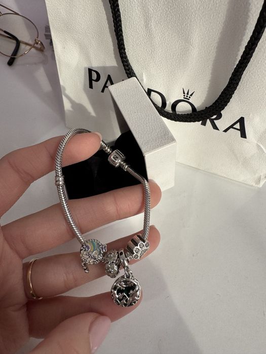 Гривна Pandora с талисмани