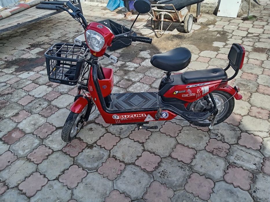 Продам скутер ск8