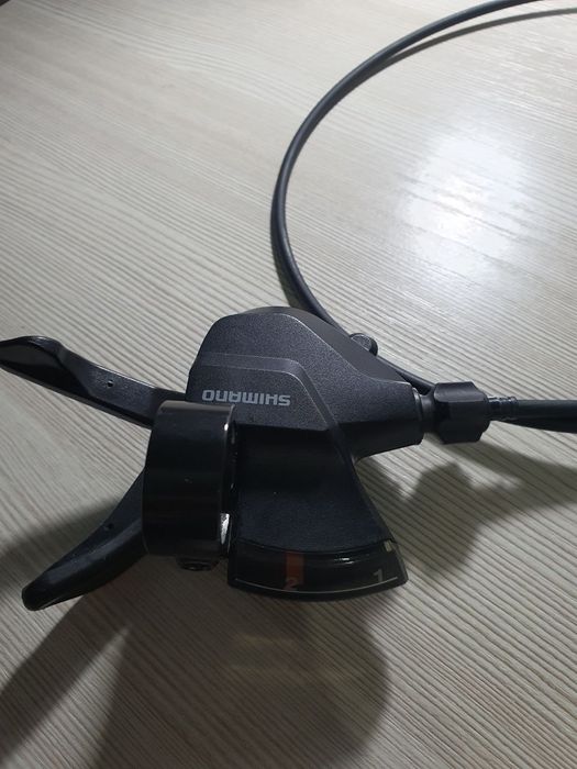 Передний переключатель с манеткой shimano altus