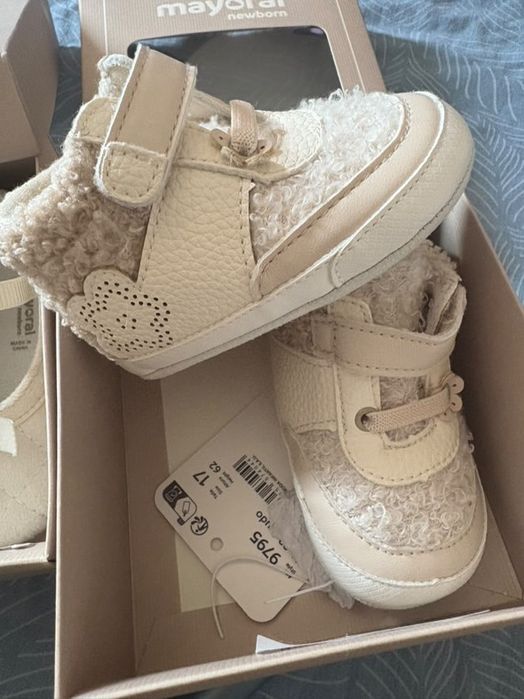 Чисто нови детски обувки