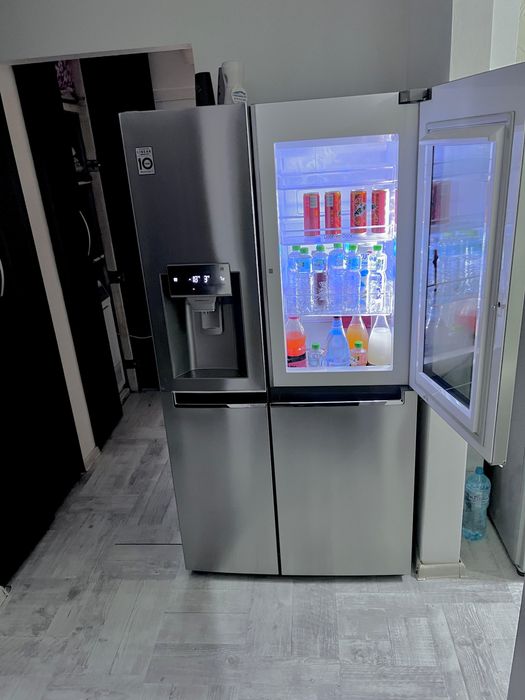 Frigider side by side LG Instaview