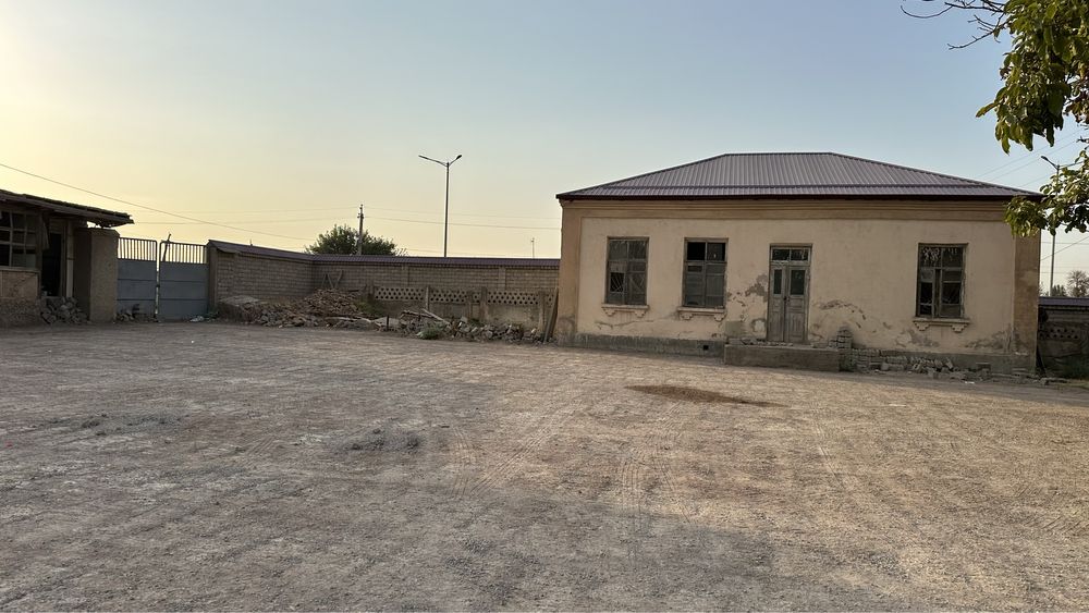 Ko’chmas mulk sotiladi