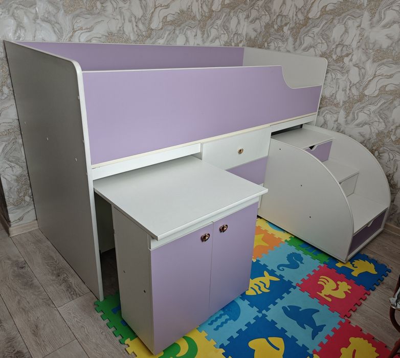 Детская кровать со столом