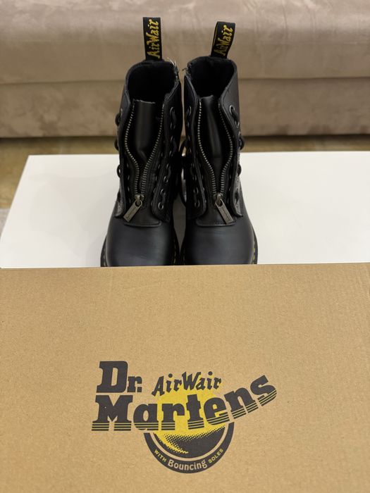 Чисто нови боти Dr. Martens